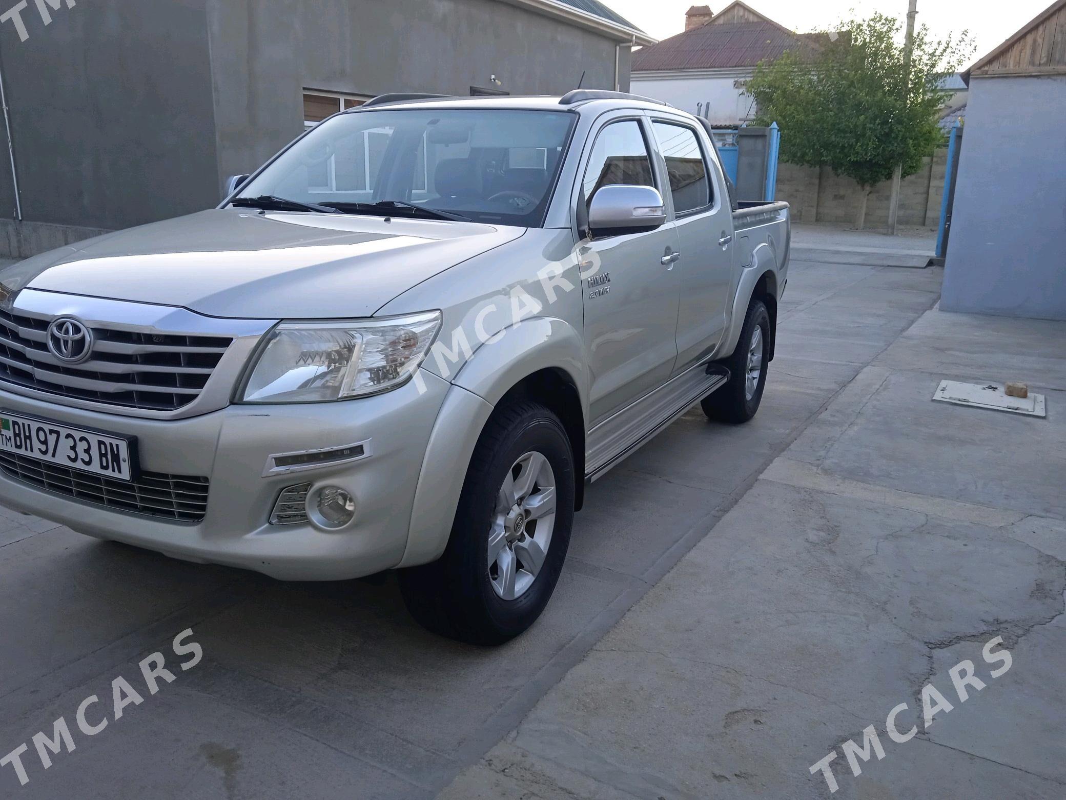 Toyota Hilux 2014 - 390 000 TMT - Балканабат - img 4