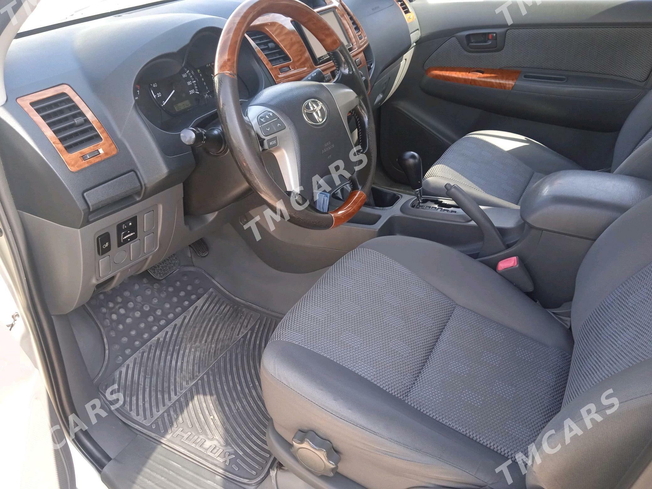 Toyota Hilux 2014 - 390 000 TMT - Балканабат - img 5