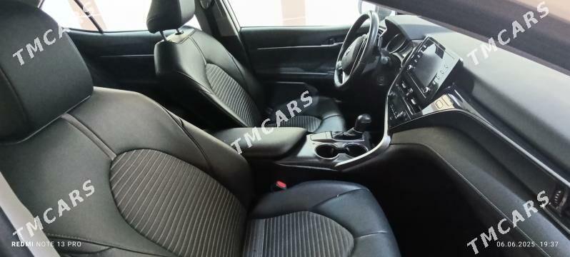 Toyota Camry 2022 - 265 000 TMT - Бузмеин - img 3