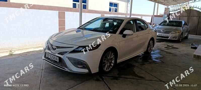 Toyota Camry 2022 - 265 000 TMT - Бузмеин - img 5