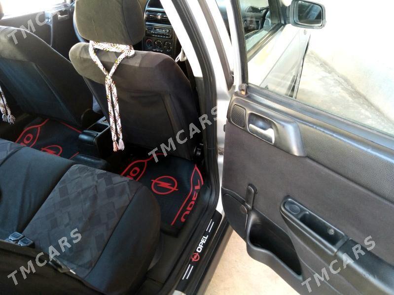 Opel Astra 2001 - 82 000 TMT - Дашогуз - img 3