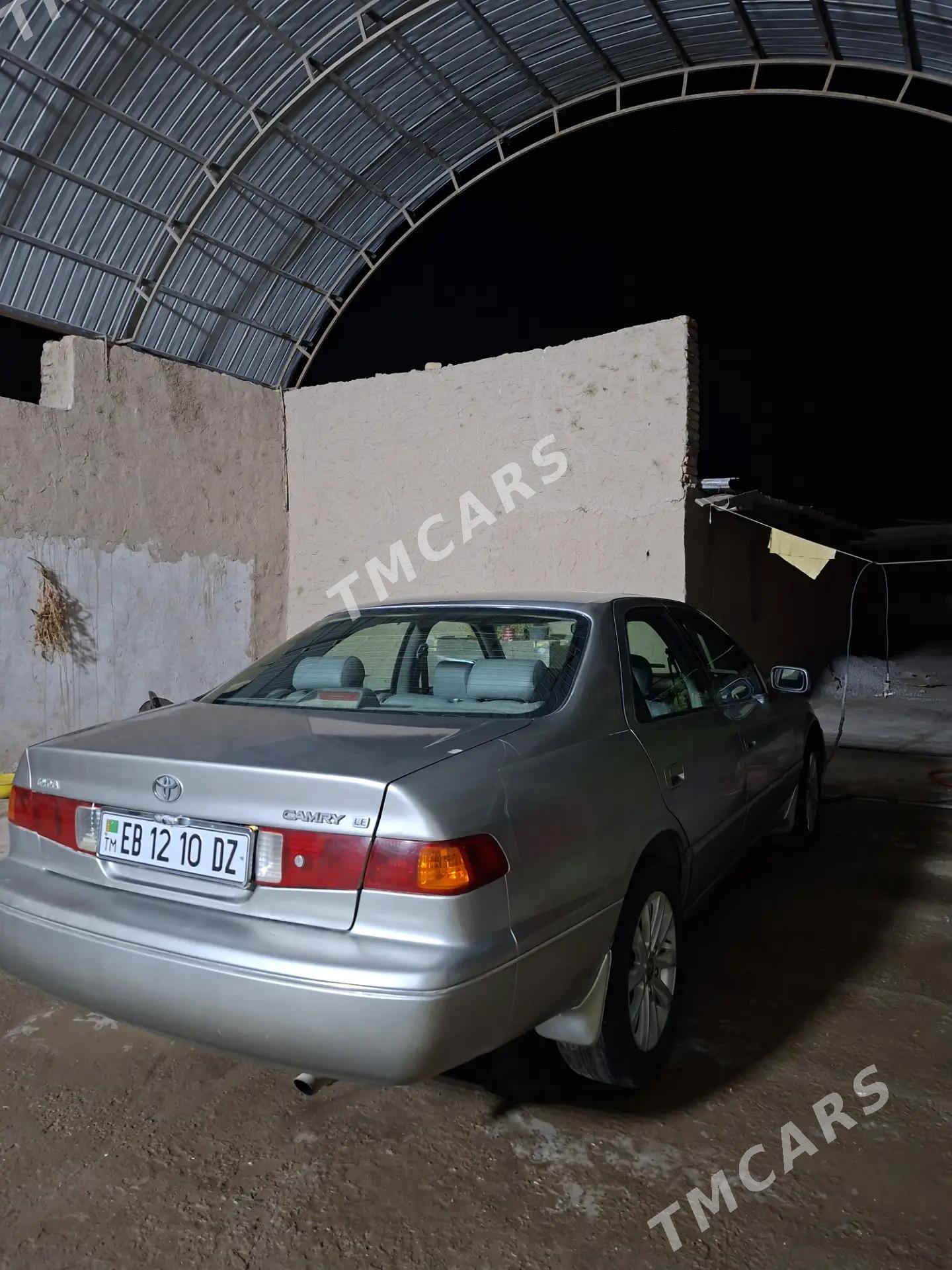 Toyota Camry 1998 - 120 000 TMT - Гурбансолтан Едже - img 3