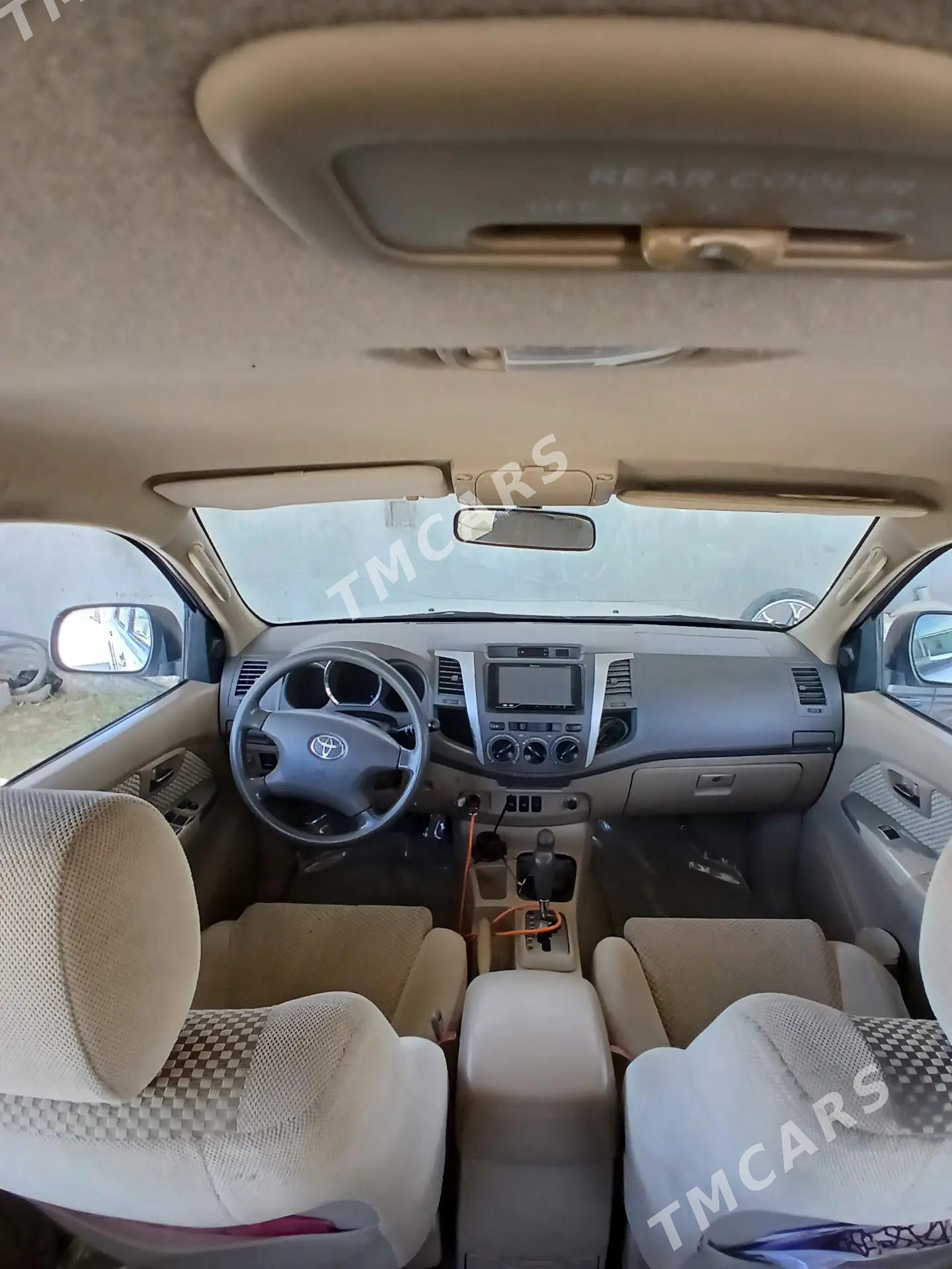 Toyota Fortuner 2012 - 260 000 TMT - Бахарден - img 3