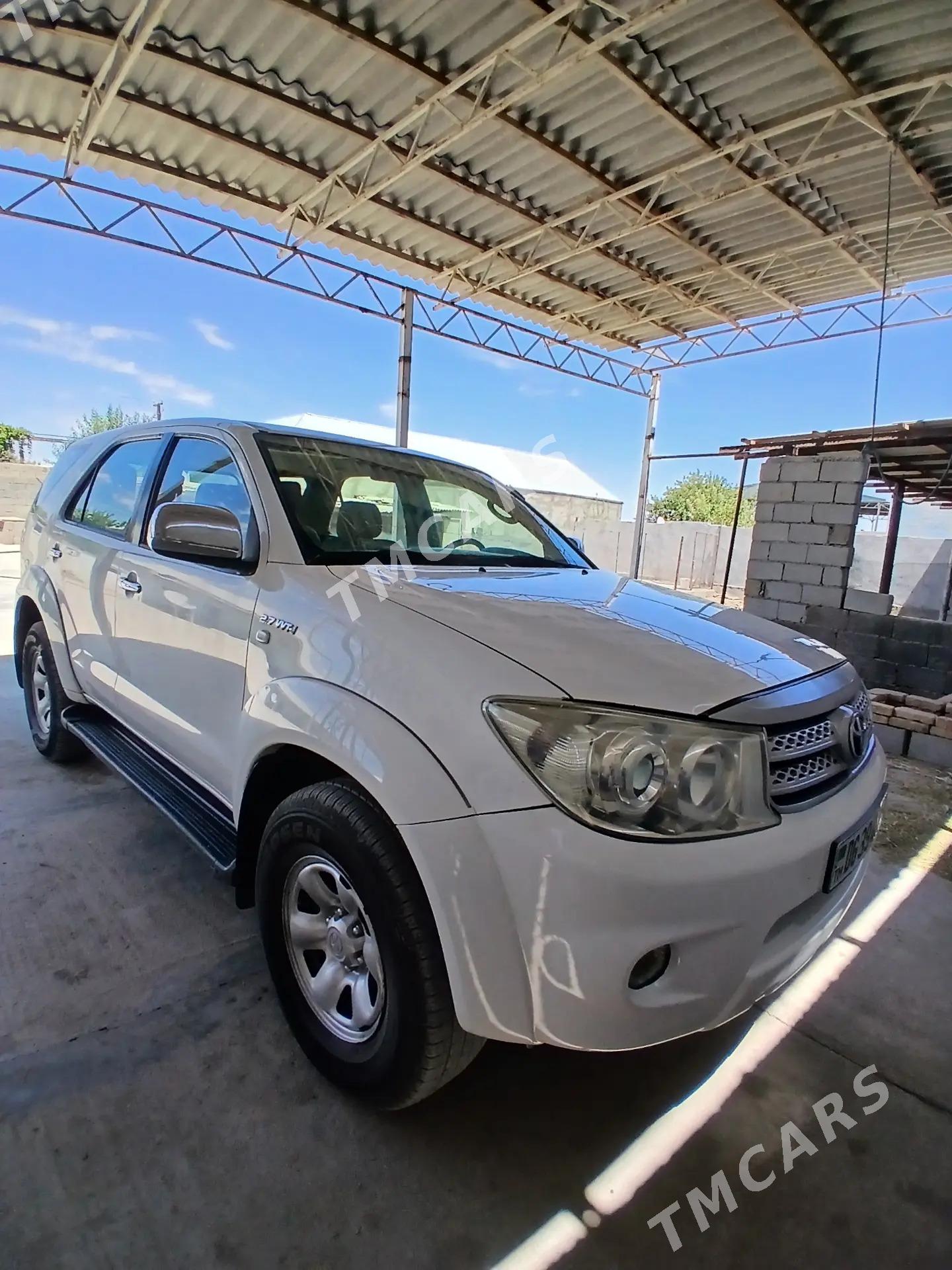 Toyota Fortuner 2012 - 260 000 TMT - Бахарден - img 7