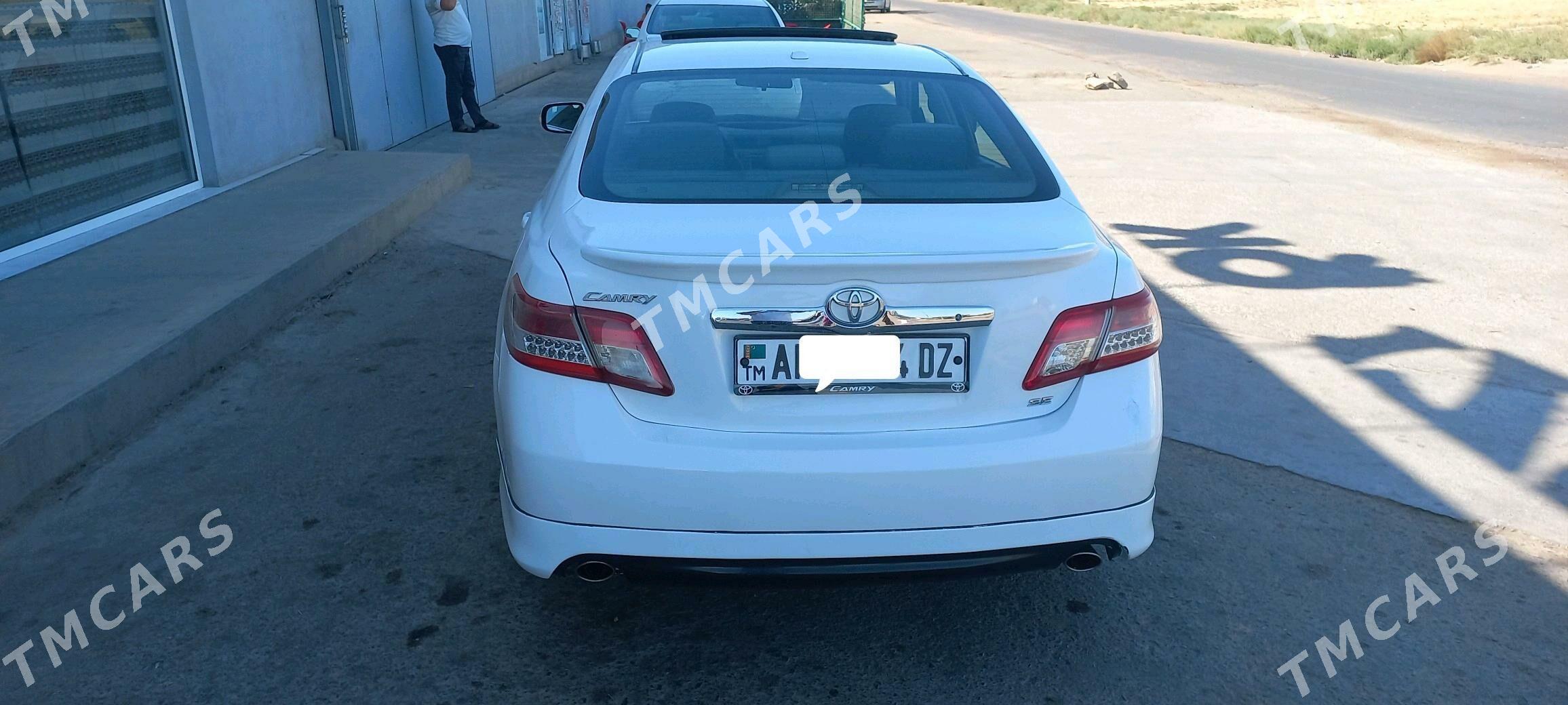 Toyota Camry 2011 - 200 000 TMT - Дашогуз - img 4