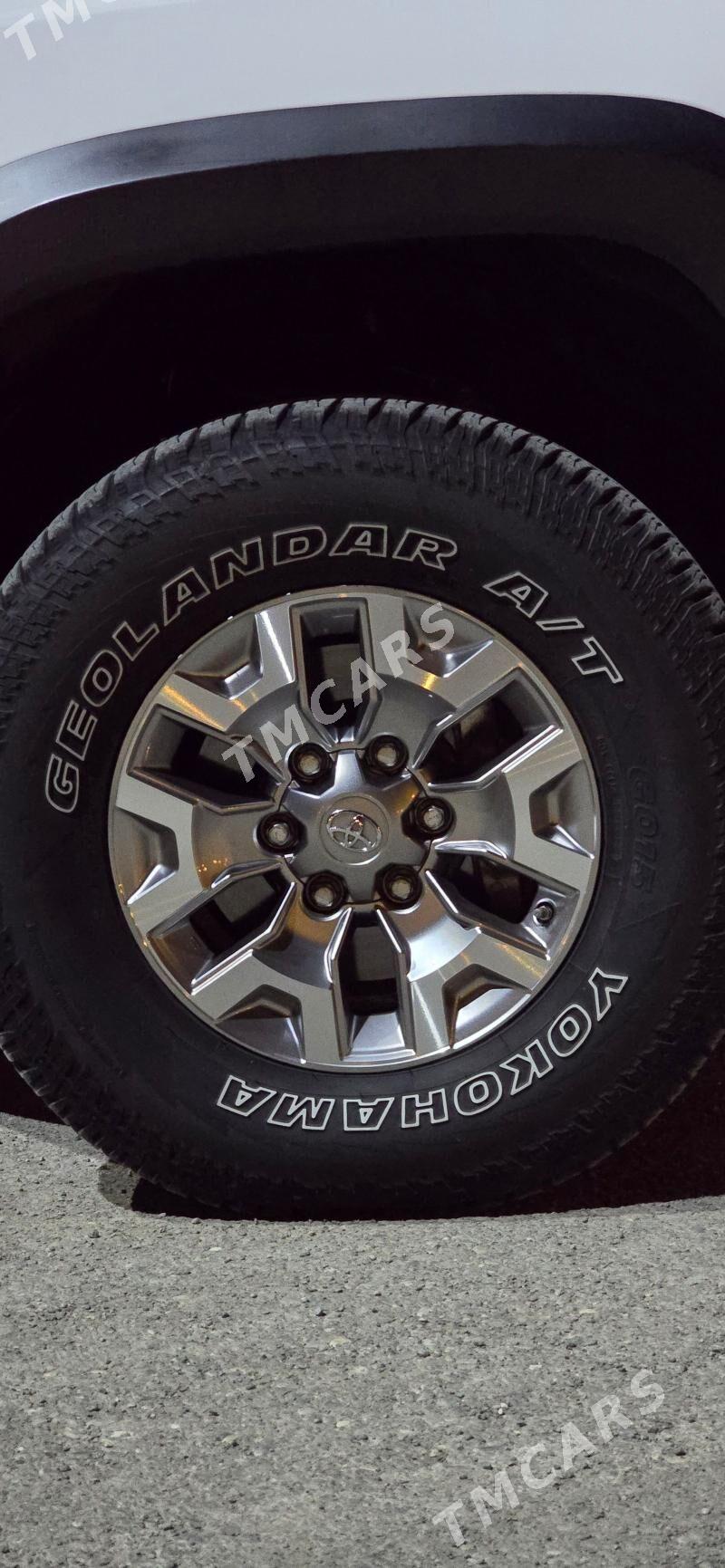 Toyota Tacoma 2019 - 470 000 TMT - Ашхабад - img 3