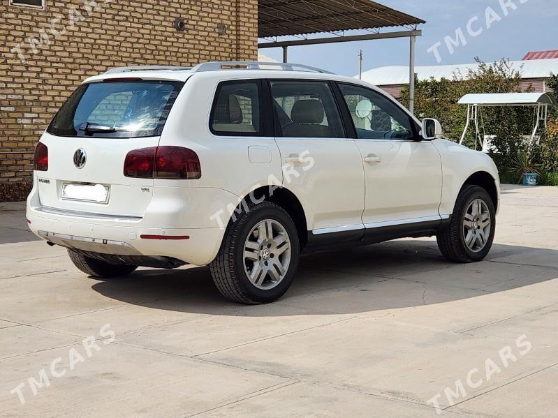 Volkswagen Touareg 2005 - 119 000 TMT - Мары - img 4