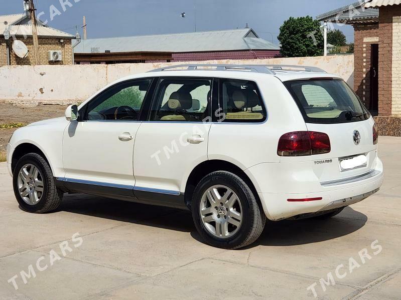 Volkswagen Touareg 2005 - 119 000 TMT - Мары - img 6