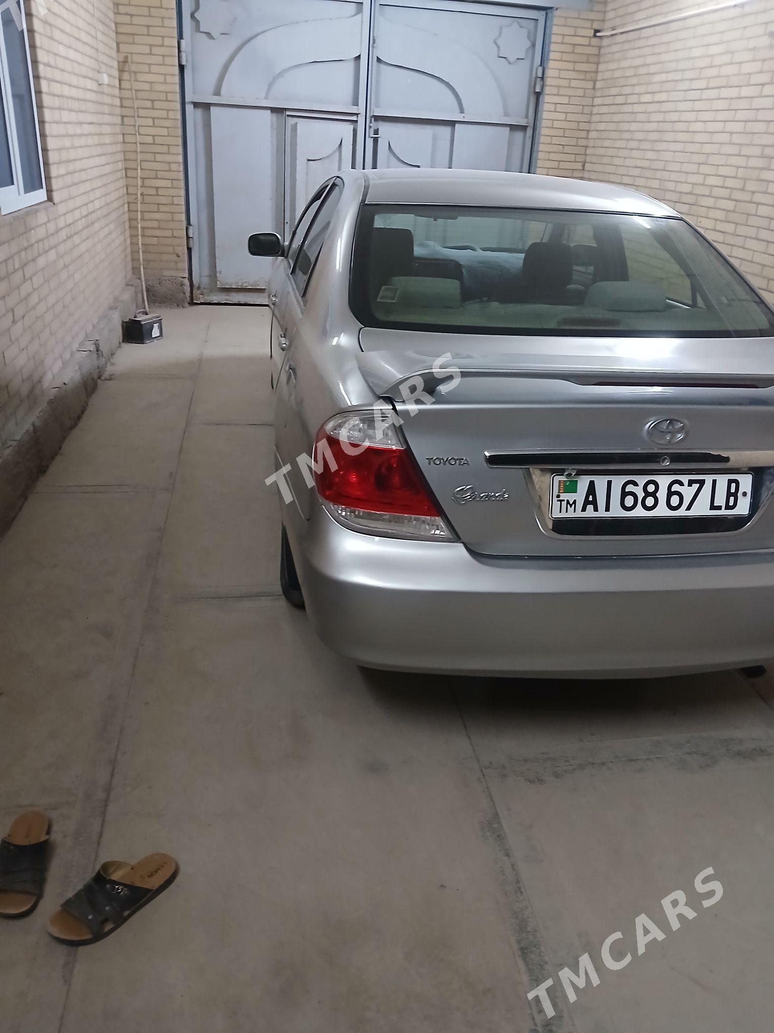 Toyota Camry 2004 - 140 000 TMT - Фарап - img 5