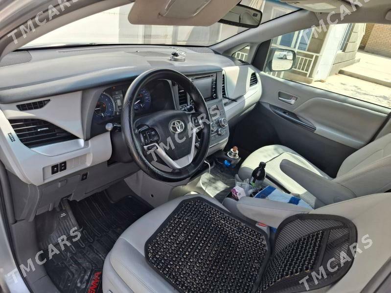 Toyota Sienna 2019 - 440 000 TMT - Мары - img 5