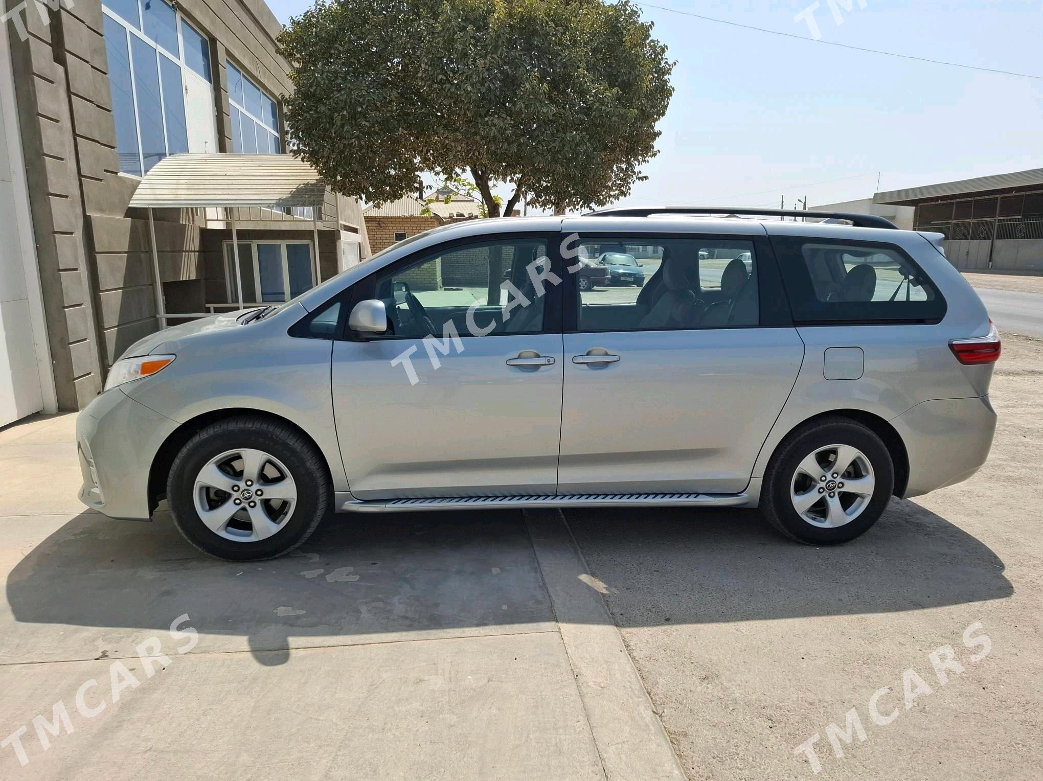 Toyota Sienna 2019 - 440 000 TMT - Мары - img 8