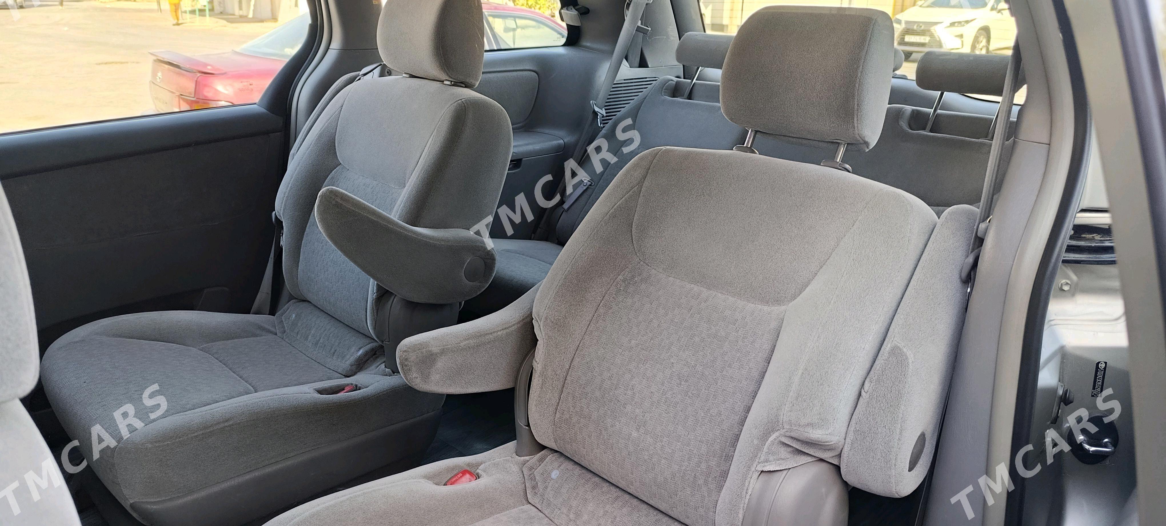 Toyota Sienna 2005 - 250 000 TMT - Мары - img 7