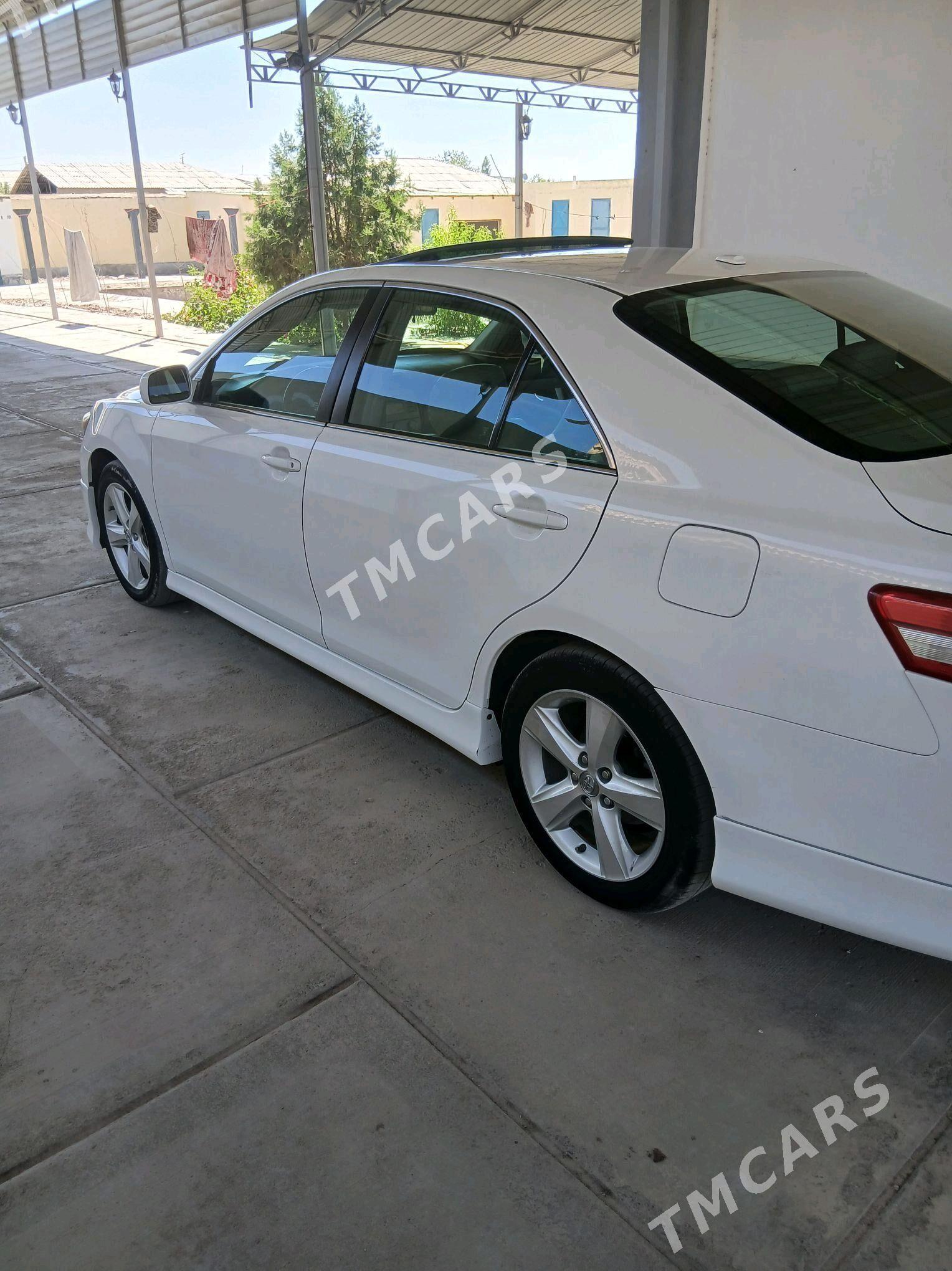 Toyota Camry 2011 - 240 000 TMT - Дашогуз - img 4