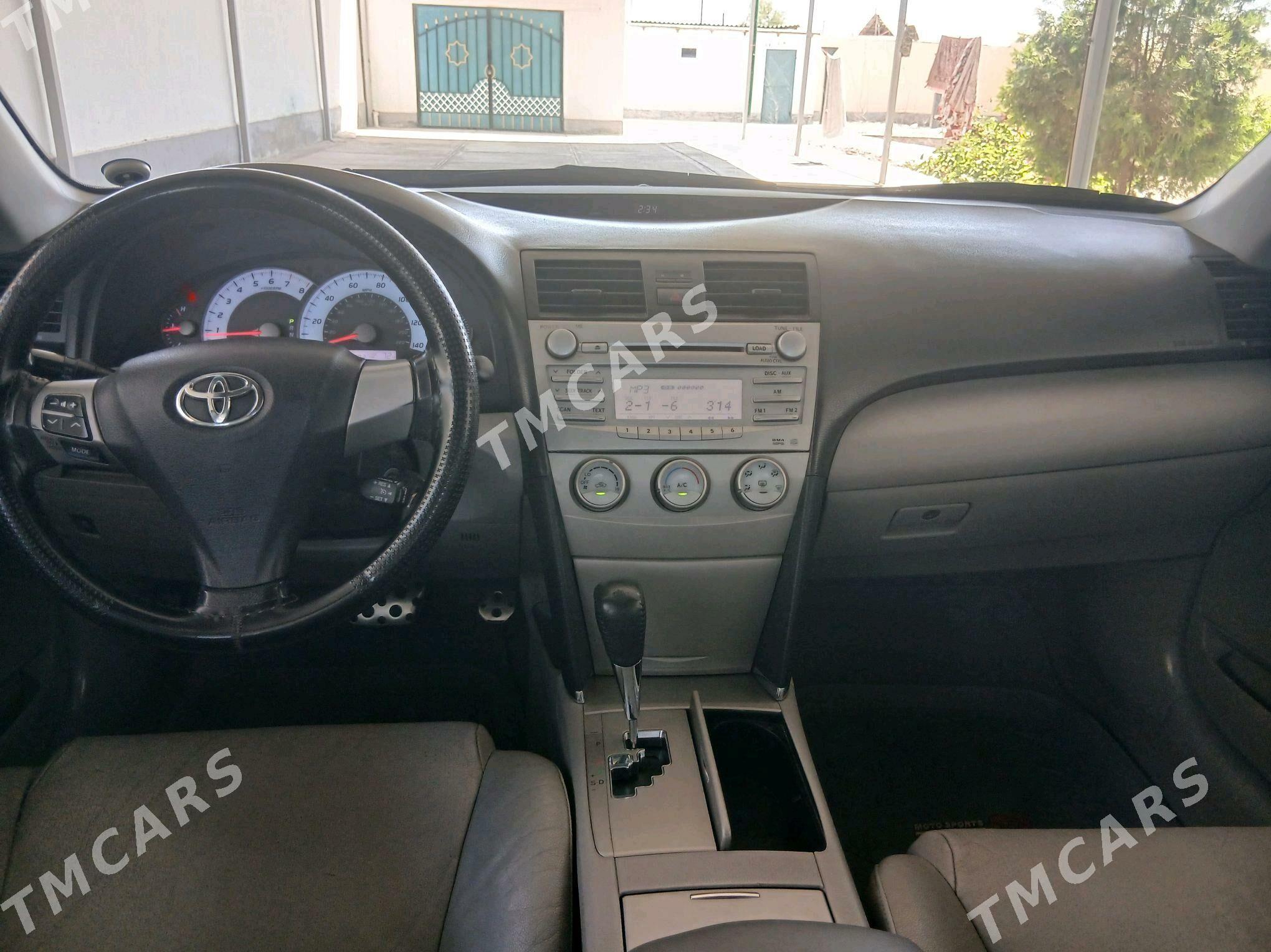 Toyota Camry 2011 - 240 000 TMT - Дашогуз - img 2