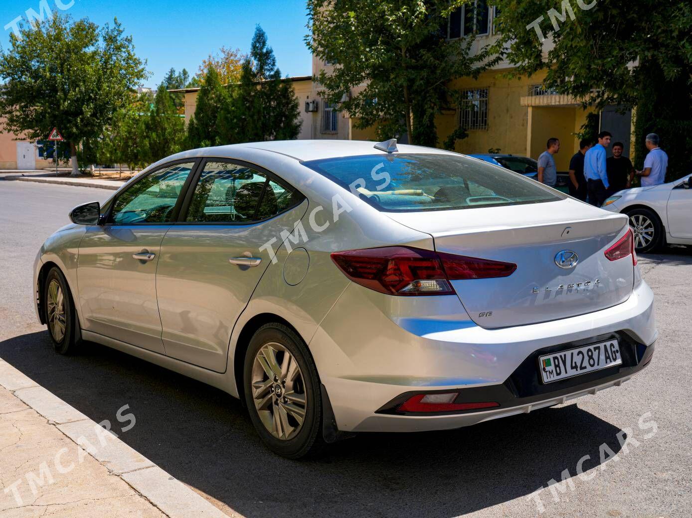 Hyundai Elantra 2019 - 200 000 TMT - Atatürk köç. - img 4
