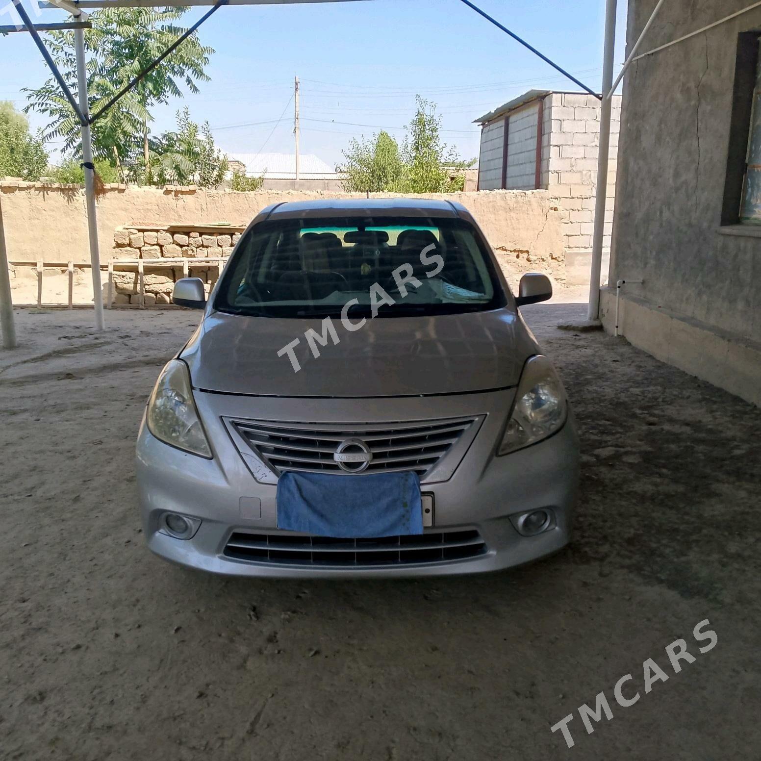 Nissan Versa 2012 - 100 000 TMT - Bäherden - img 4