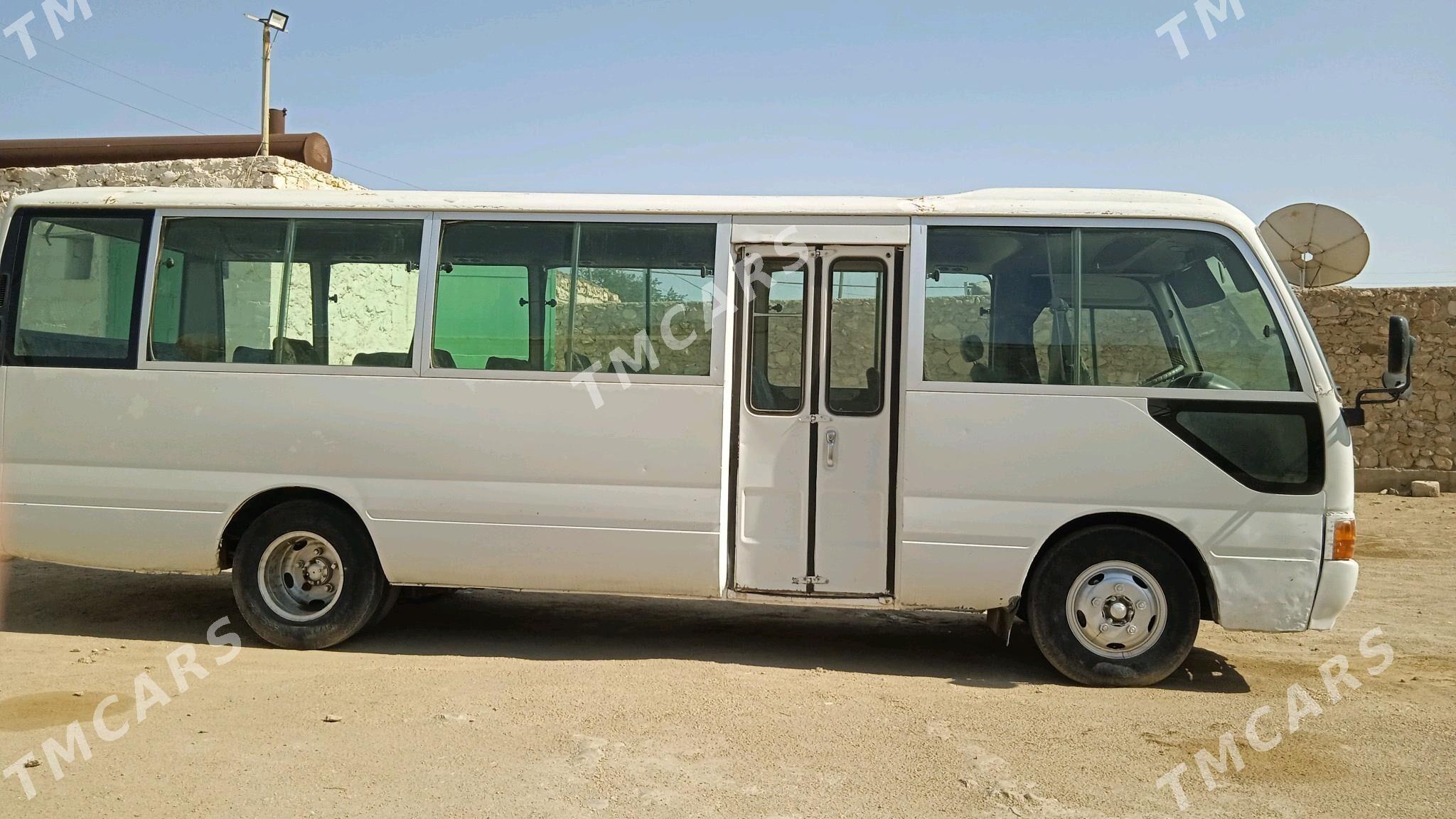 Toyota Coaster 2001 - 200 000 TMT - Jebel - img 4