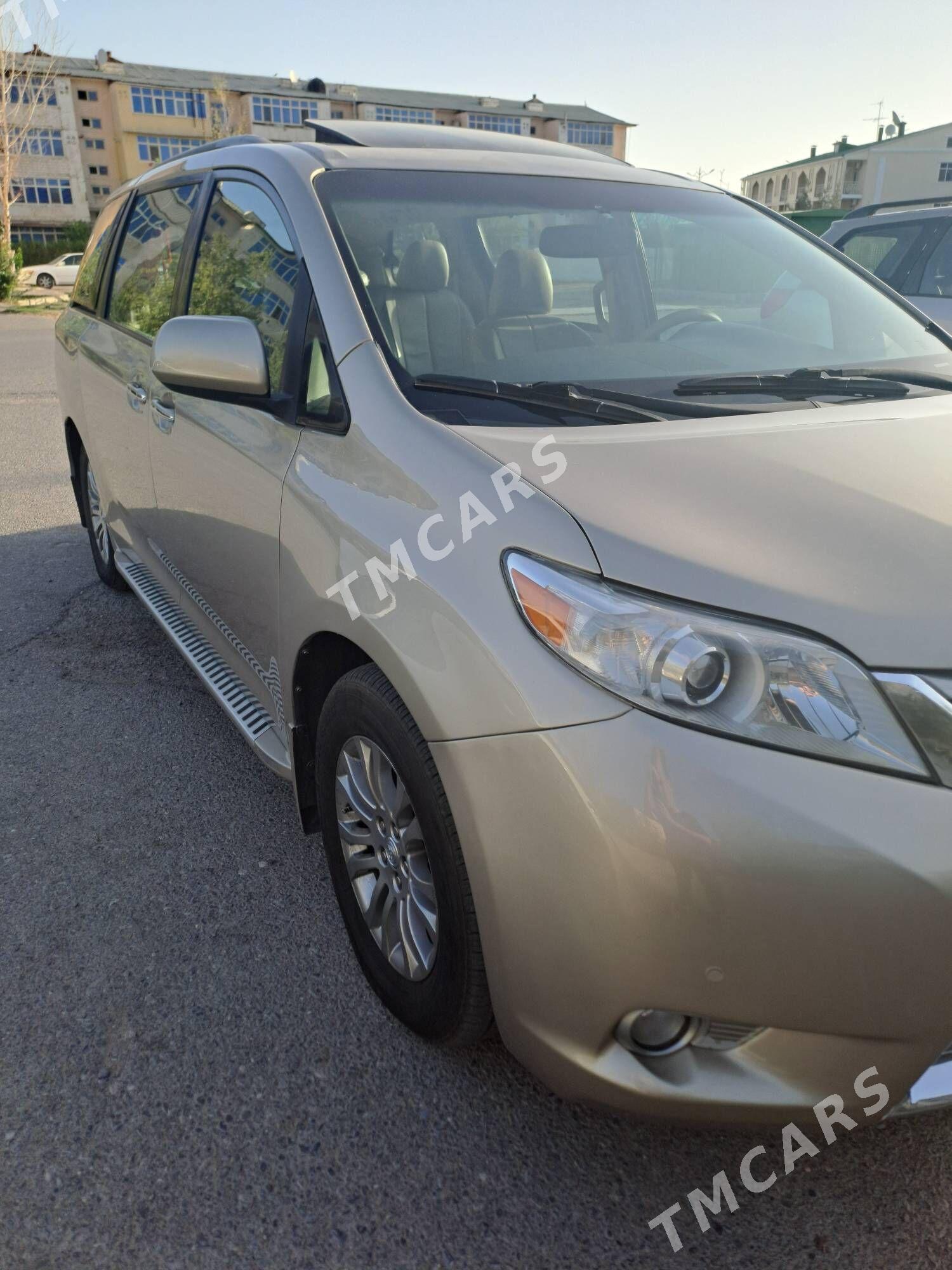 Toyota Sienna 2011 - 310 000 TMT - Ким район - img 3