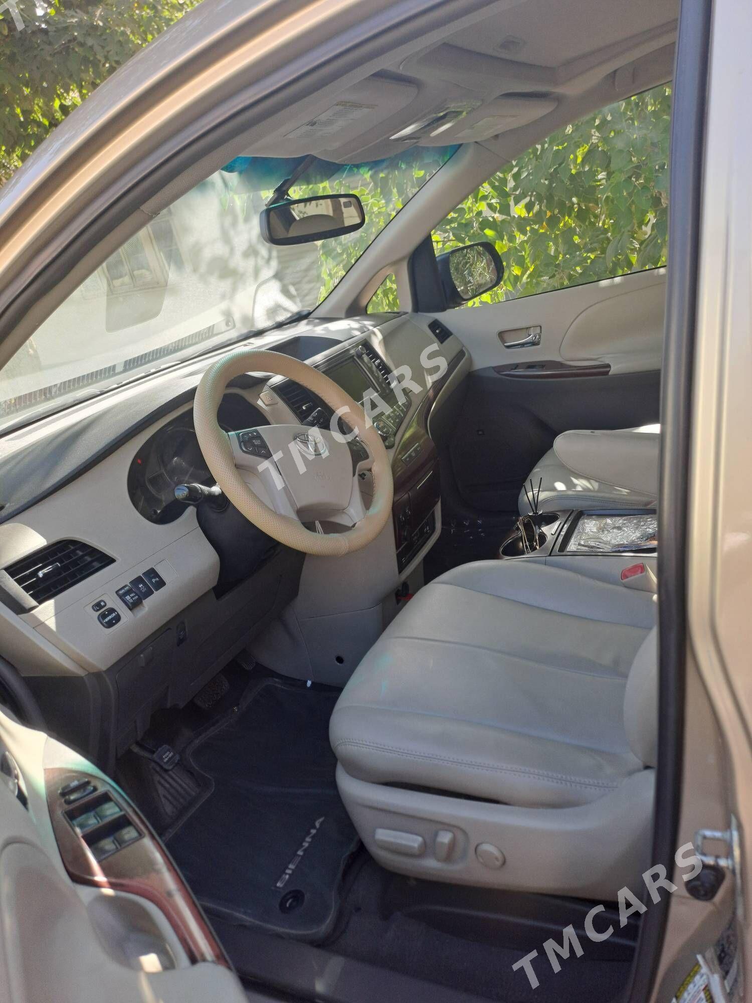 Toyota Sienna 2011 - 310 000 TMT - Ким район - img 2
