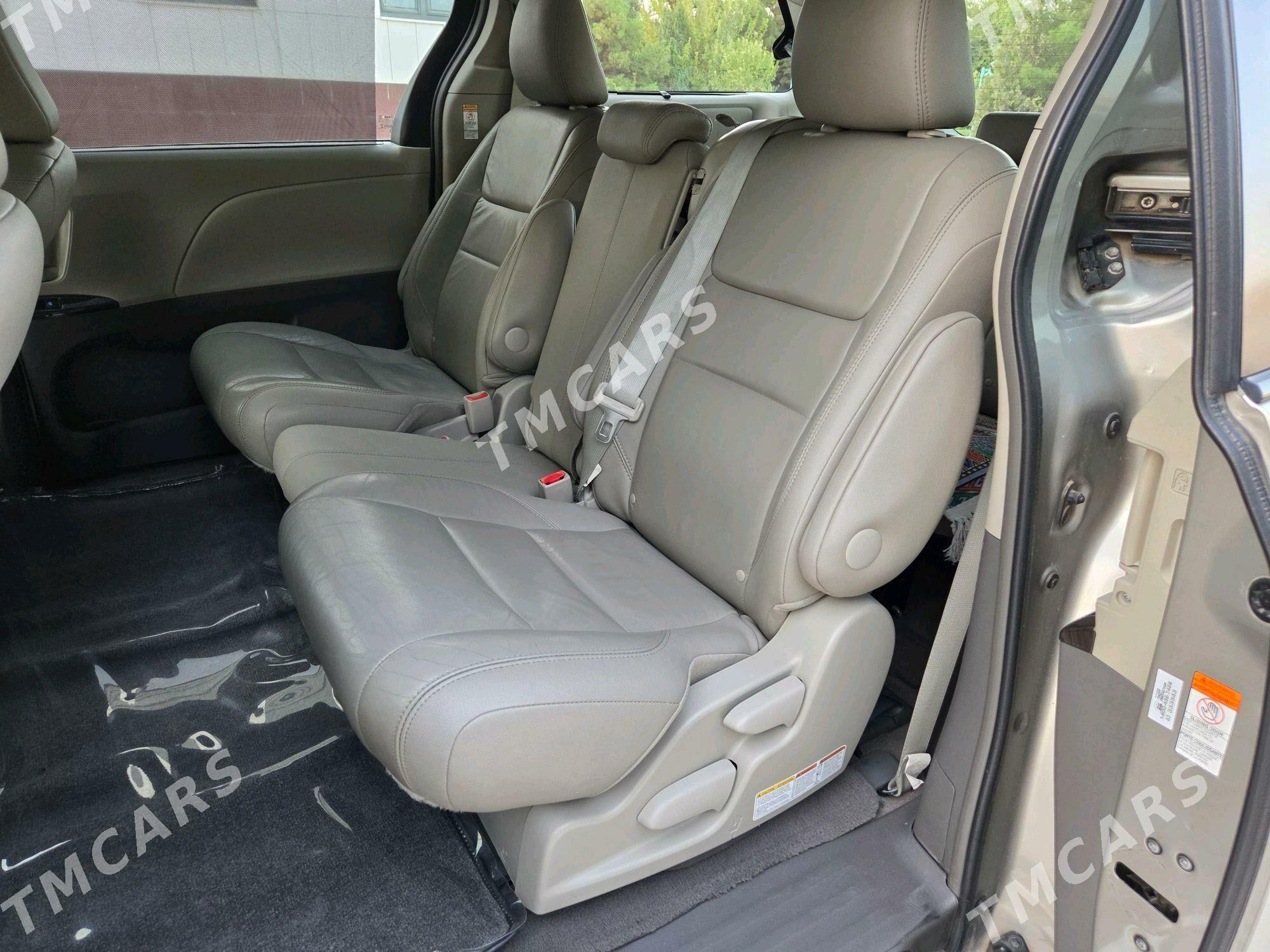 Toyota Sienna 2016 - 375 000 TMT - Büzmeýin - img 8