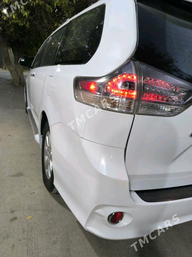 Toyota Sienna 2019 - 420 000 TMT - Койтендаг - img 3