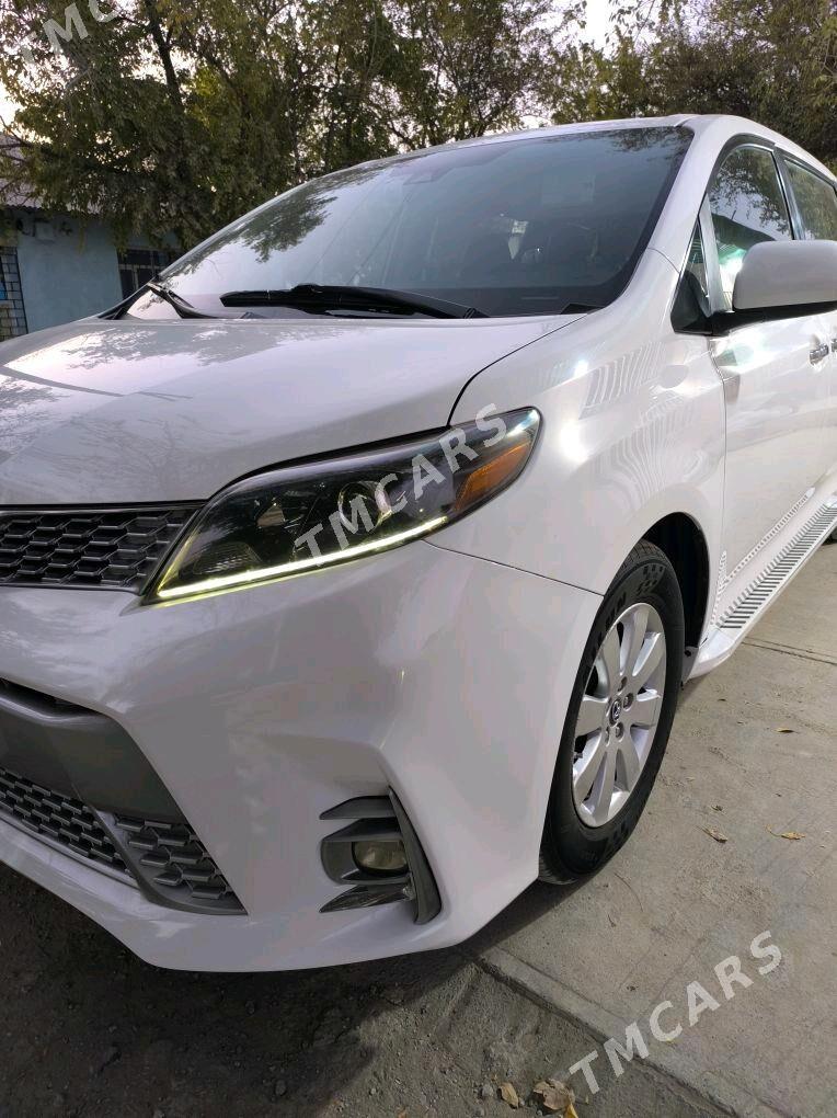 Toyota Sienna 2019 - 420 000 TMT - Койтендаг - img 4