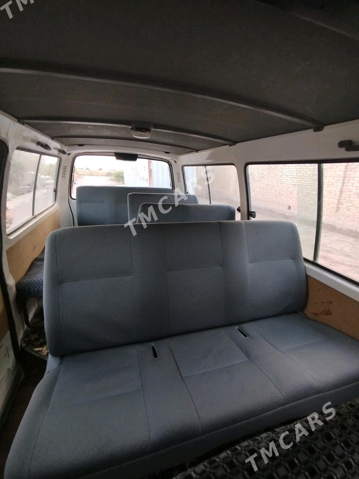 Toyota Hiace 2002 - 130 000 TMT - Sakar - img 8