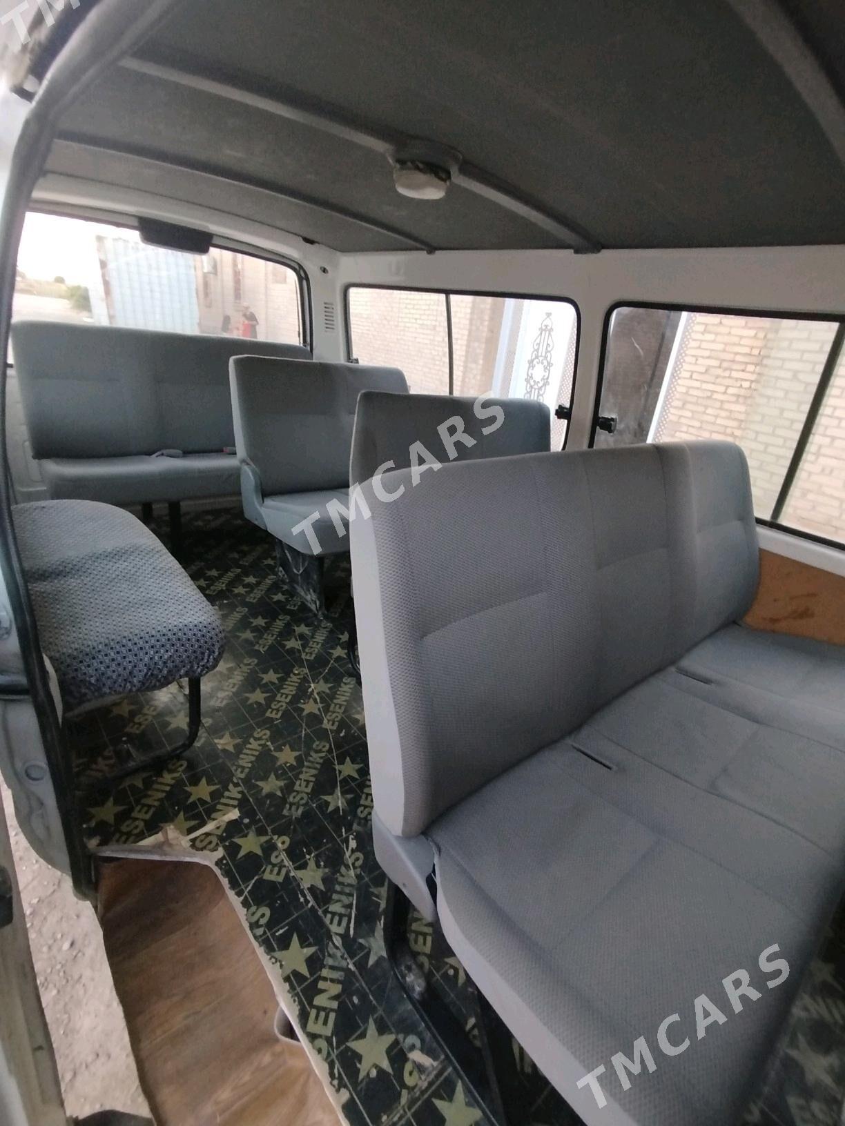 Toyota Hiace 2002 - 130 000 TMT - Sakar - img 6