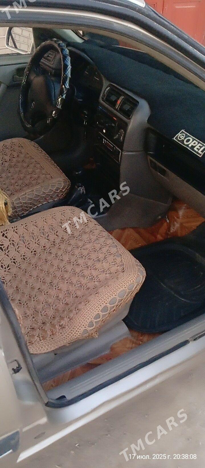 Opel Vectra 1990 - 35 000 TMT - Гурбансолтан Едже - img 2