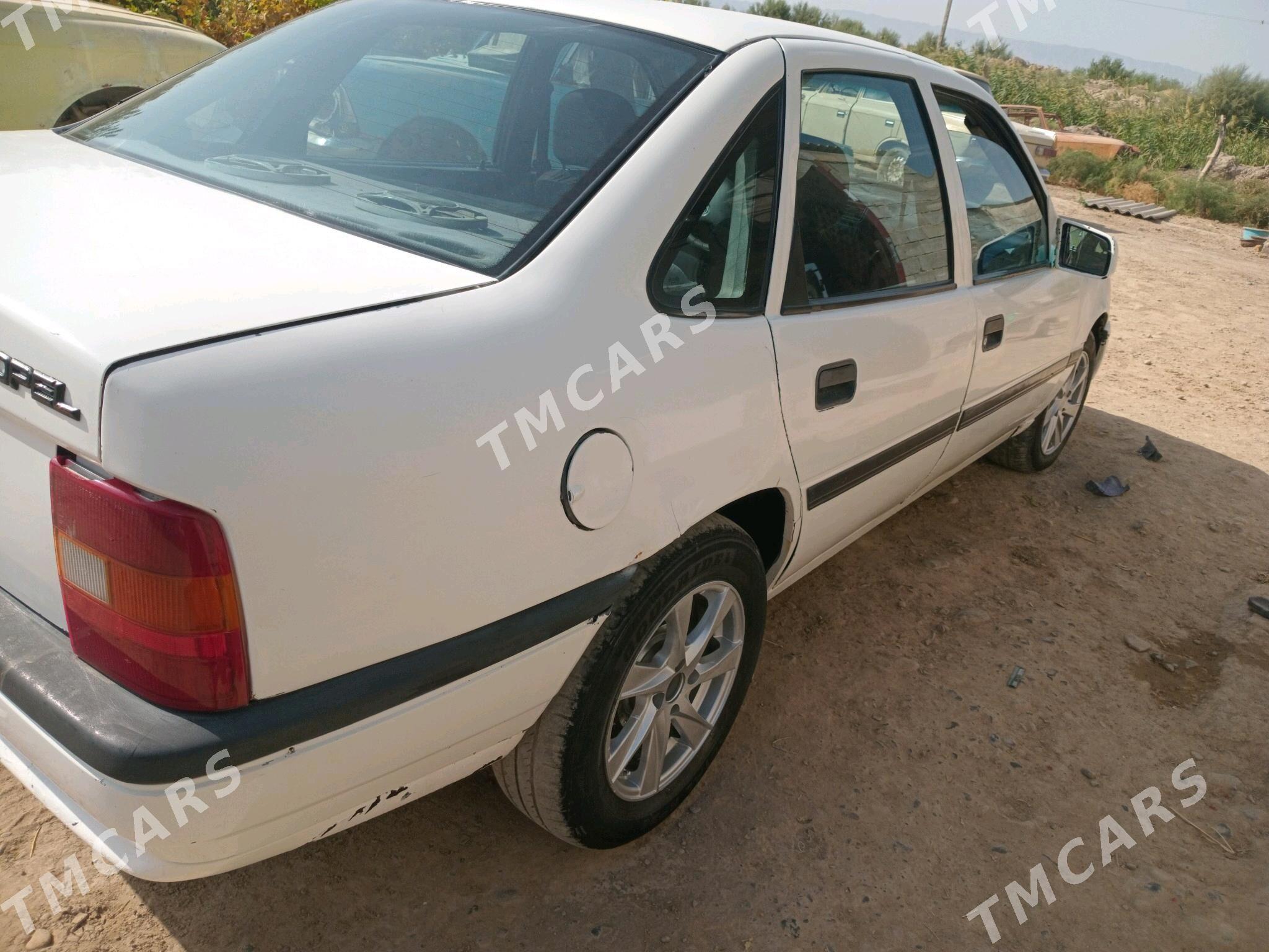 Opel Vectra 1990 - 30 000 TMT - Яшлык - img 3