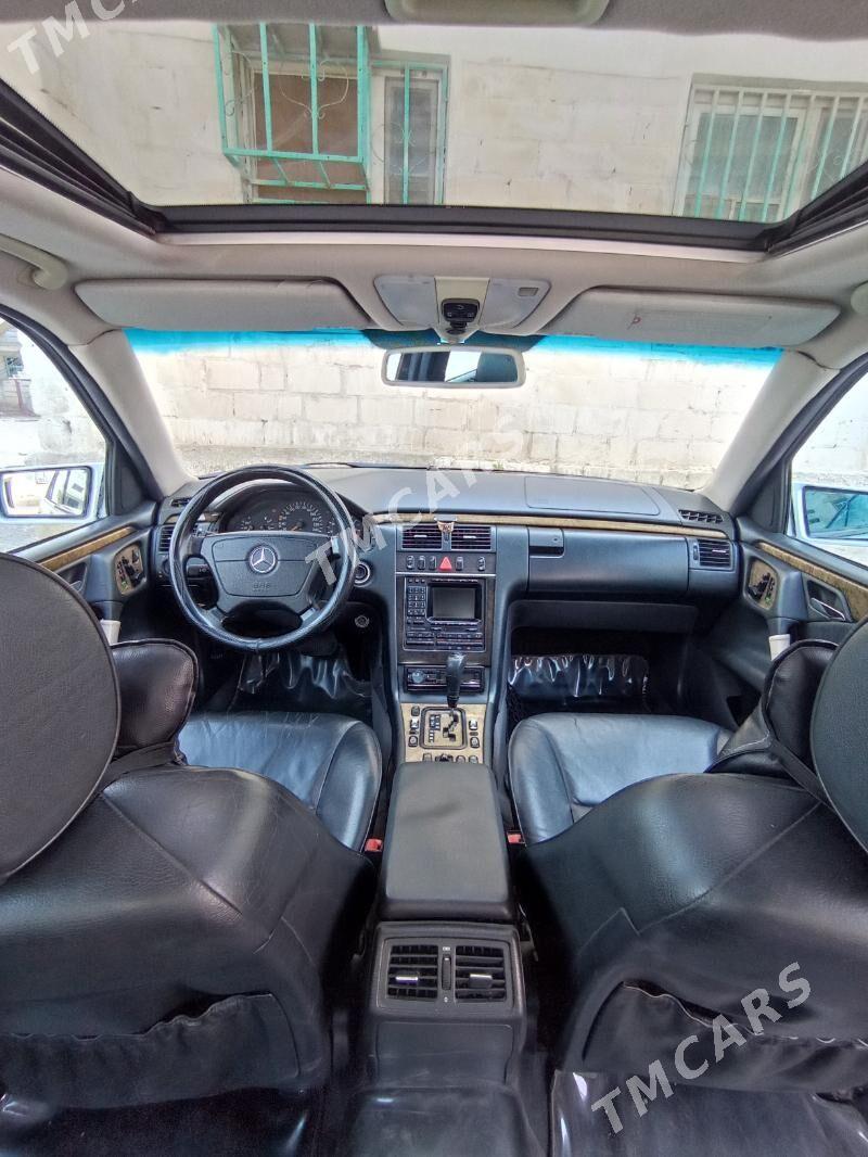 Mercedes-Benz E320 1999 - 125 000 TMT - Türkmenbaşy - img 4