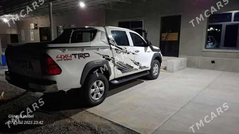 Toyota Hilux 2020 - 500 000 TMT - Baýramaly - img 5