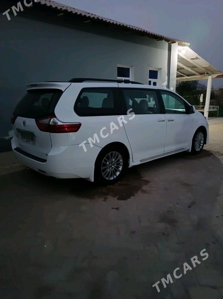 Toyota Sienna 2016 - 360 000 TMT - Мары - img 3