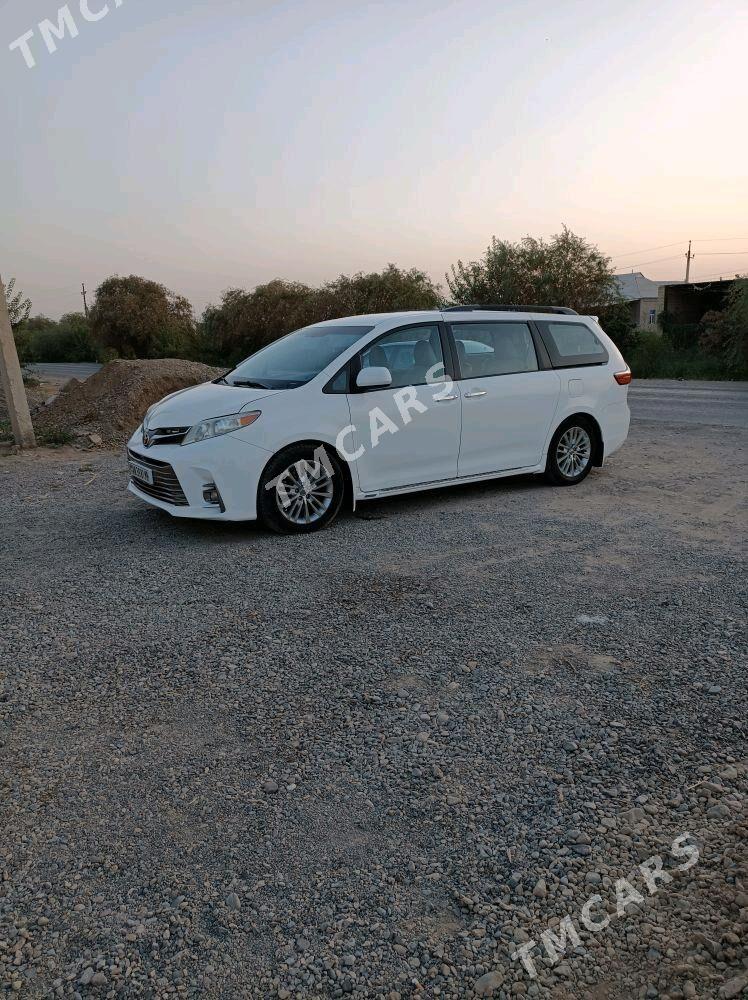 Toyota Sienna 2016 - 360 000 TMT - Мары - img 2