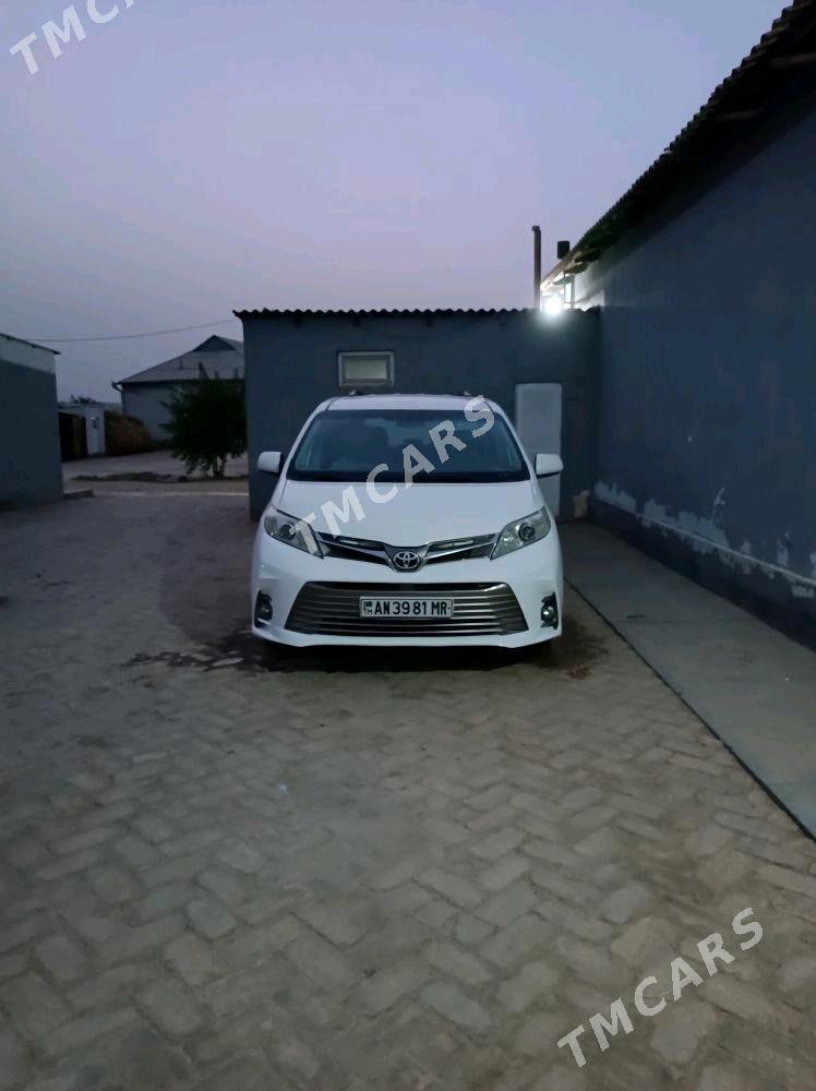 Toyota Sienna 2016 - 360 000 TMT - Мары - img 4