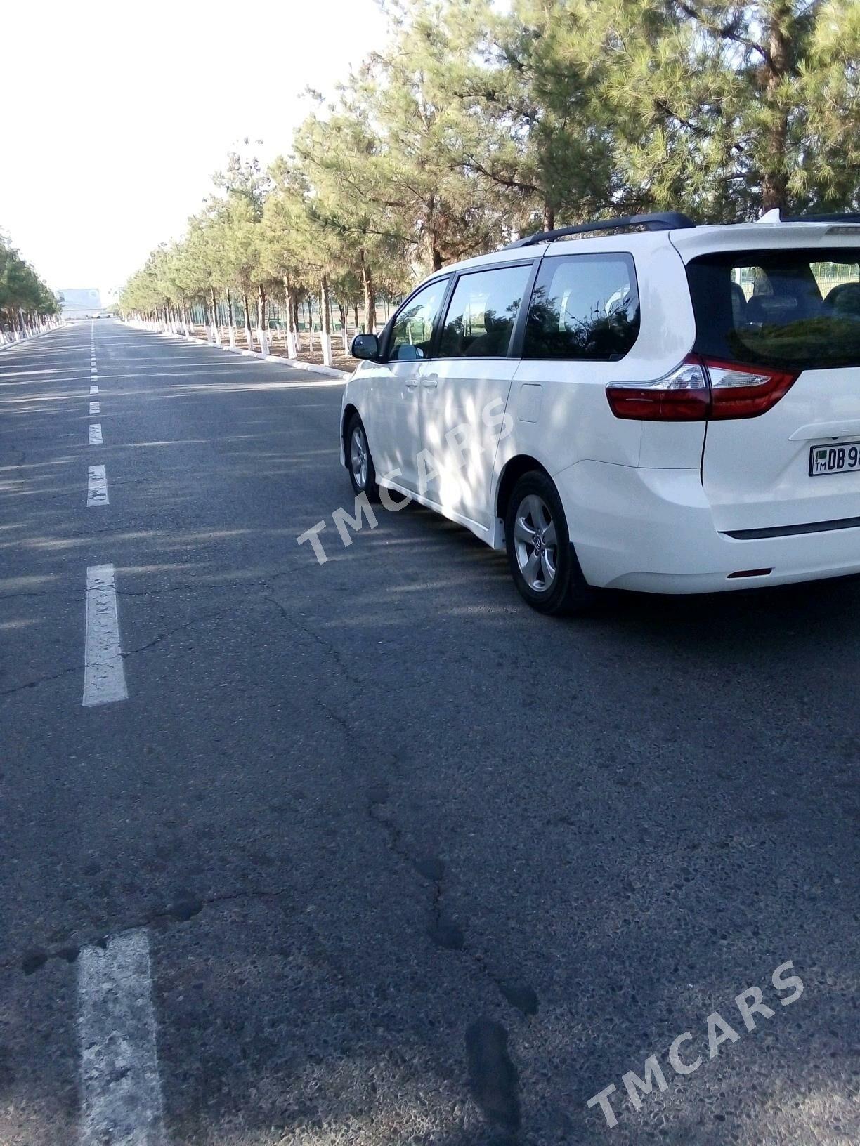 Toyota Sienna 2018 - 385 000 TMT - Векильбазар - img 4