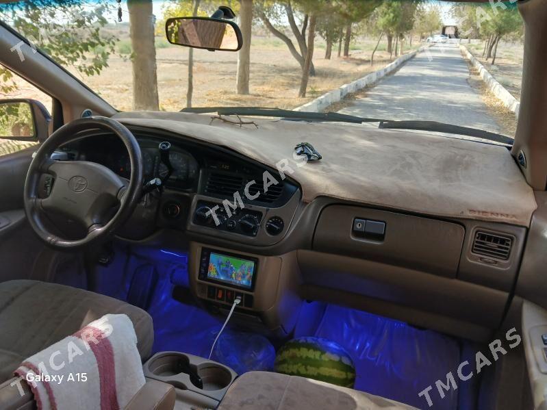 Toyota Sienna 2001 - 155 000 TMT - Мары - img 6