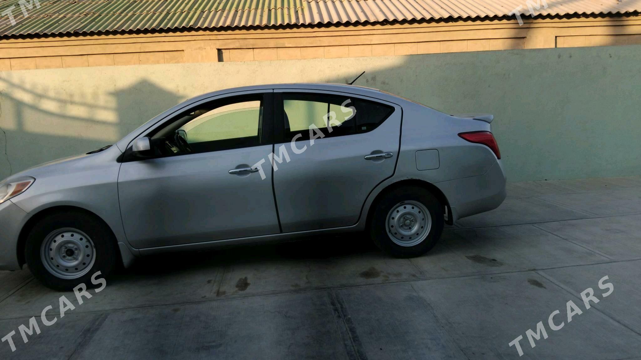 Nissan Versa 2013 - 119 000 TMT - Бузмеин - img 3
