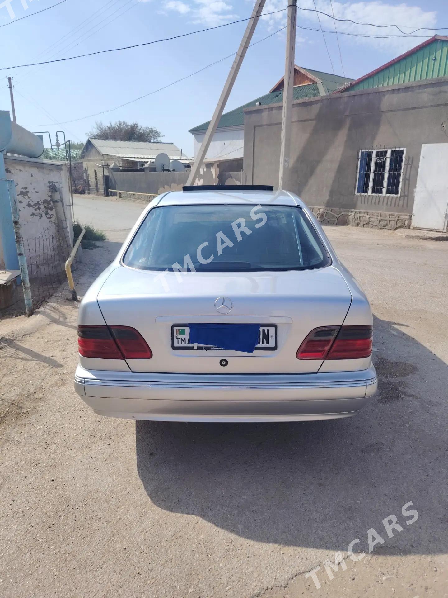 Mercedes-Benz E320 2000 - 120 000 TMT - Балканабат - img 2