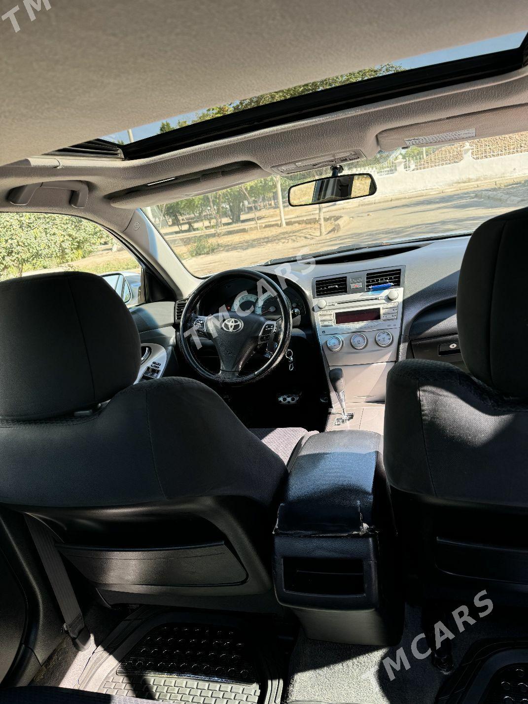 Toyota Camry 2010 - 230 000 TMT - Дашогуз - img 2