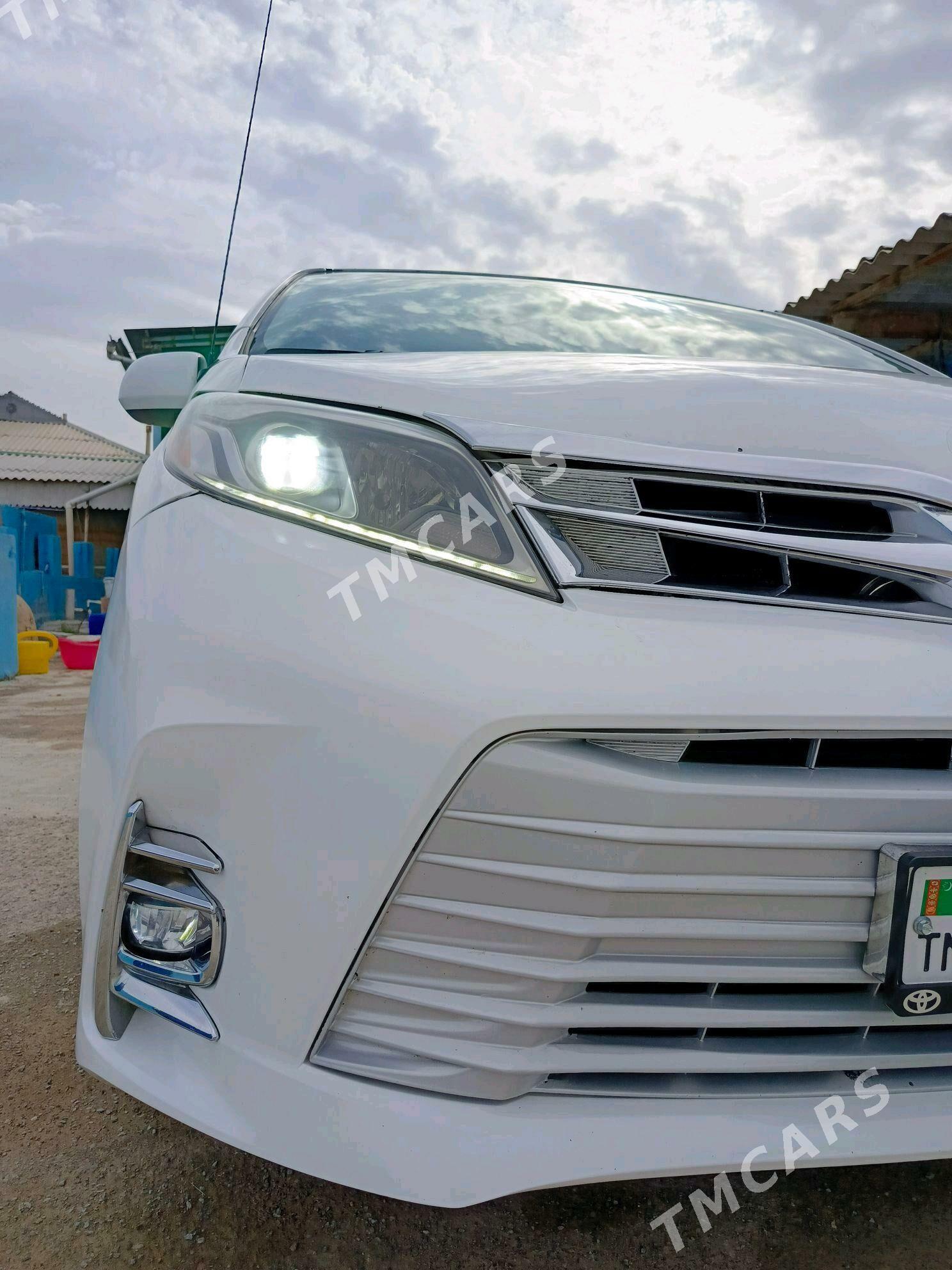 Toyota Sienna 2012 - 250 000 TMT - Кака - img 4