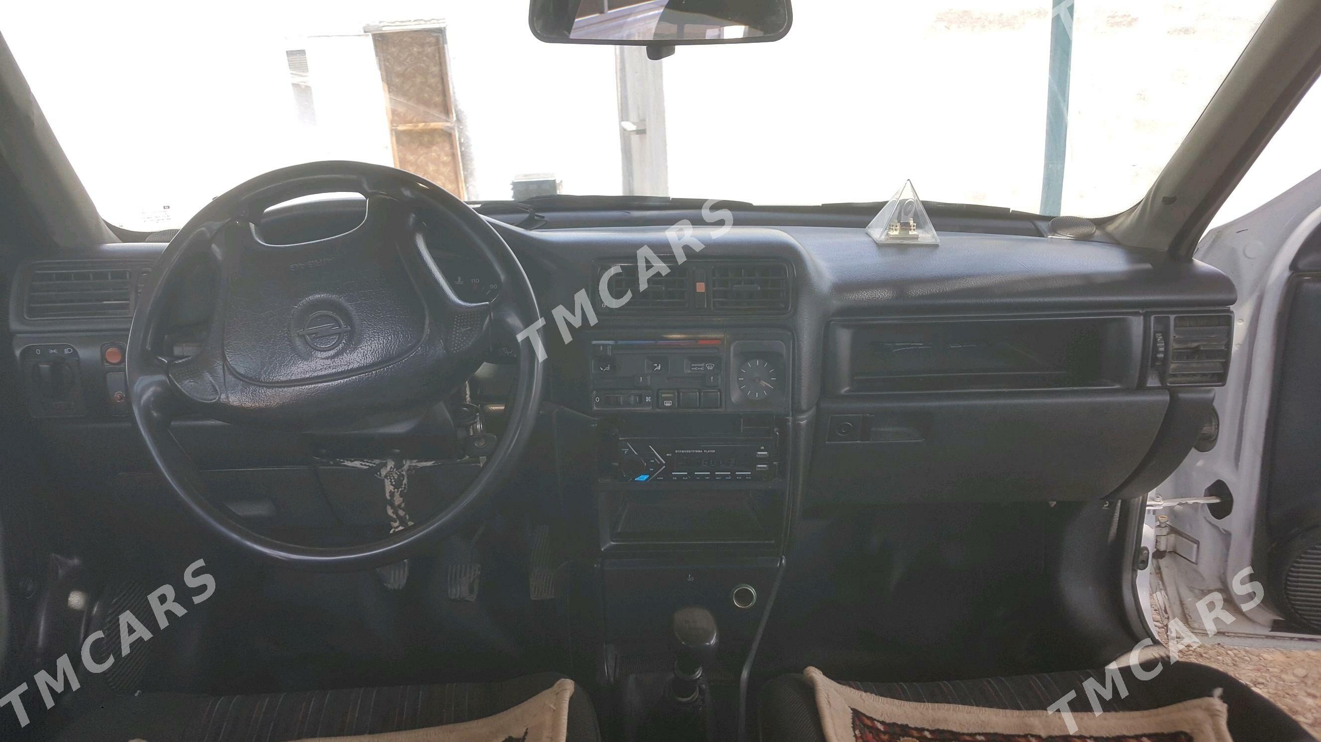 Opel Vectra 1993 - 32 000 TMT - Sarahs - img 3