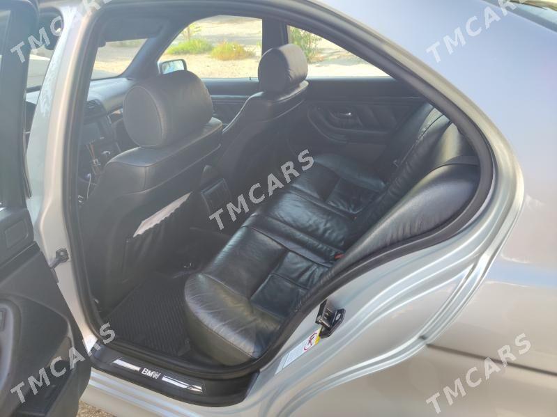 BMW E39 2001 - 155 000 TMT - Балканабат - img 3