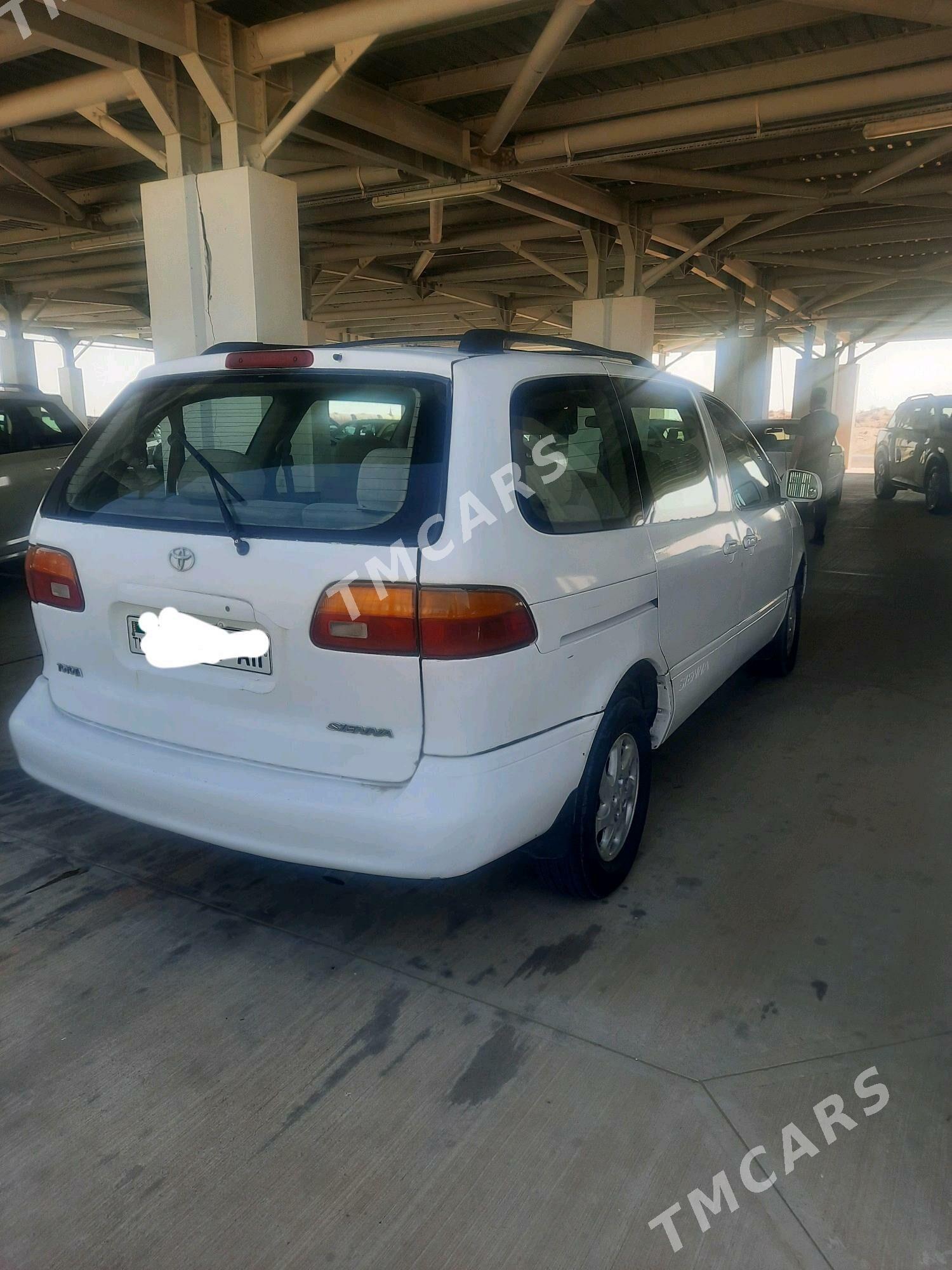 Toyota Sienna 2000 - 125 000 TMT - Sarahs - img 3