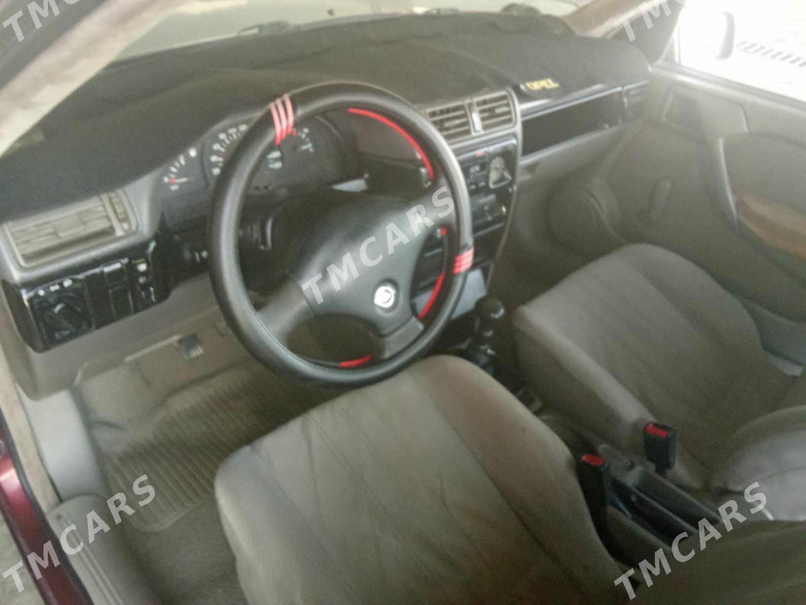 Opel Vectra 1990 - 30 000 TMT - Mary - img 9