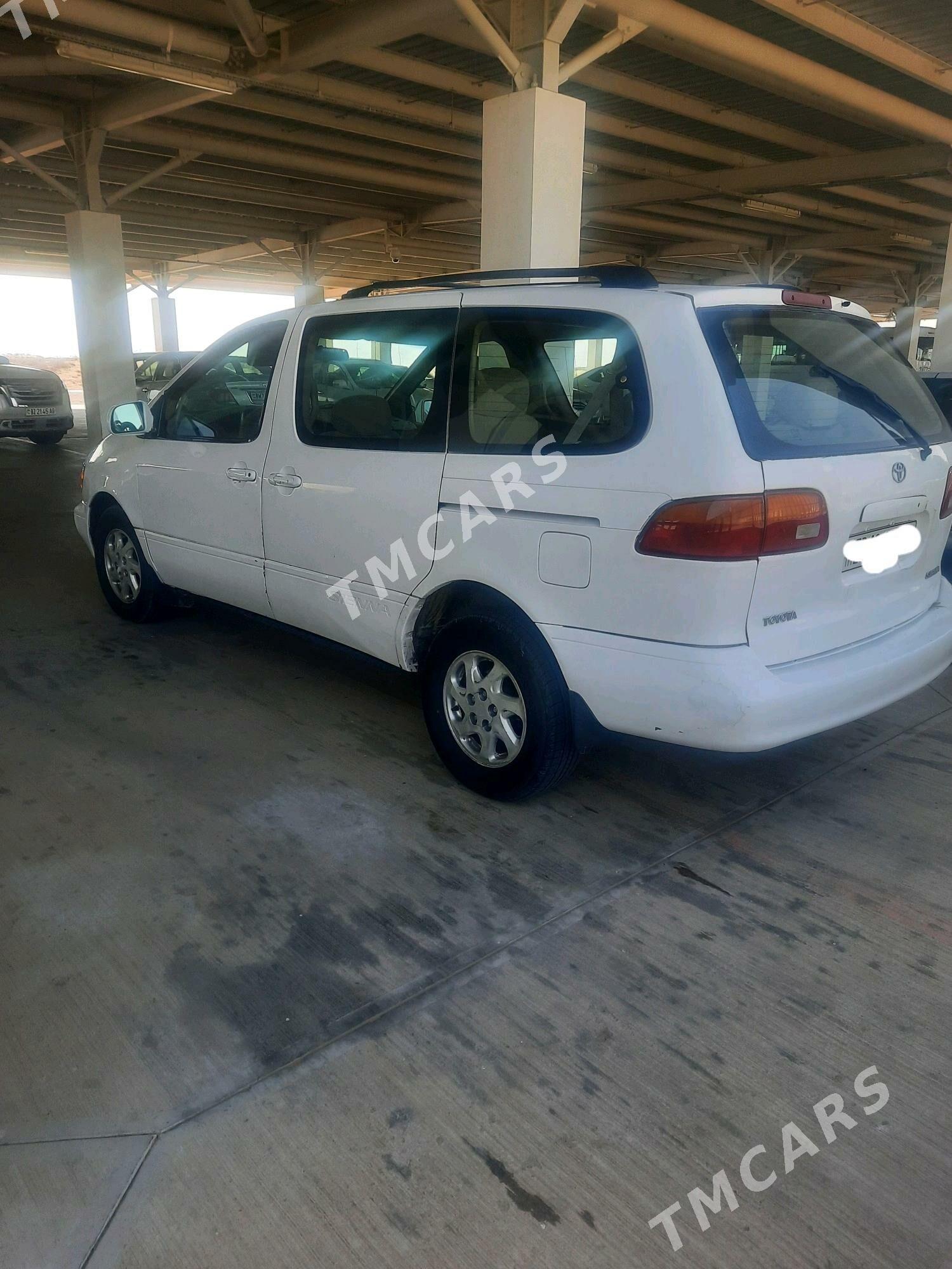 Toyota Sienna 2000 - 125 000 TMT - Sarahs - img 5