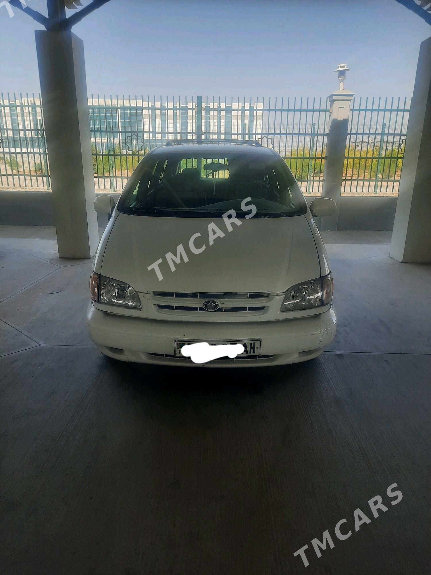 Toyota Sienna 2000 - 125 000 TMT - Sarahs - img 4