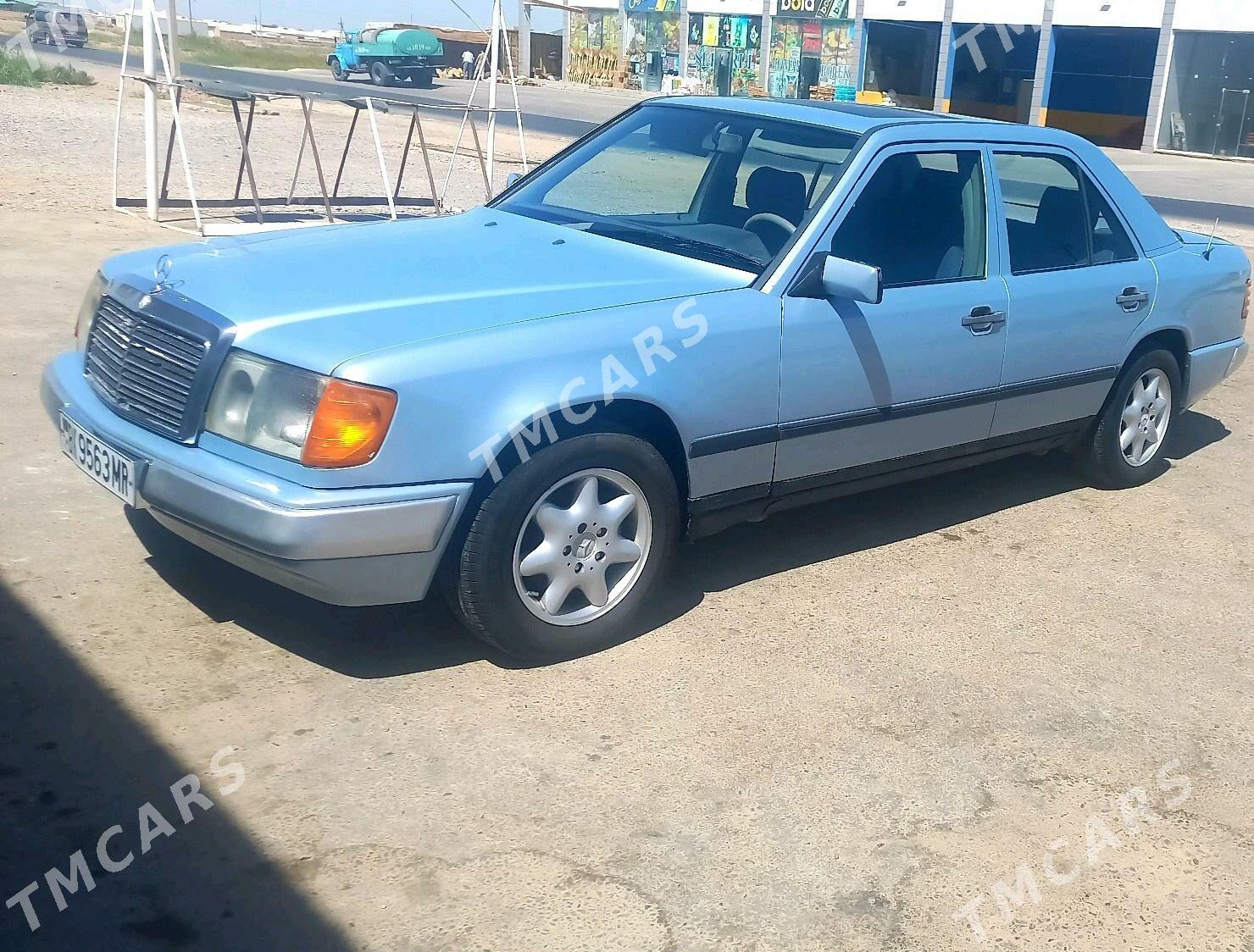 Mercedes-Benz 230E 1989 - 42 000 TMT - Сакарчага - img 2