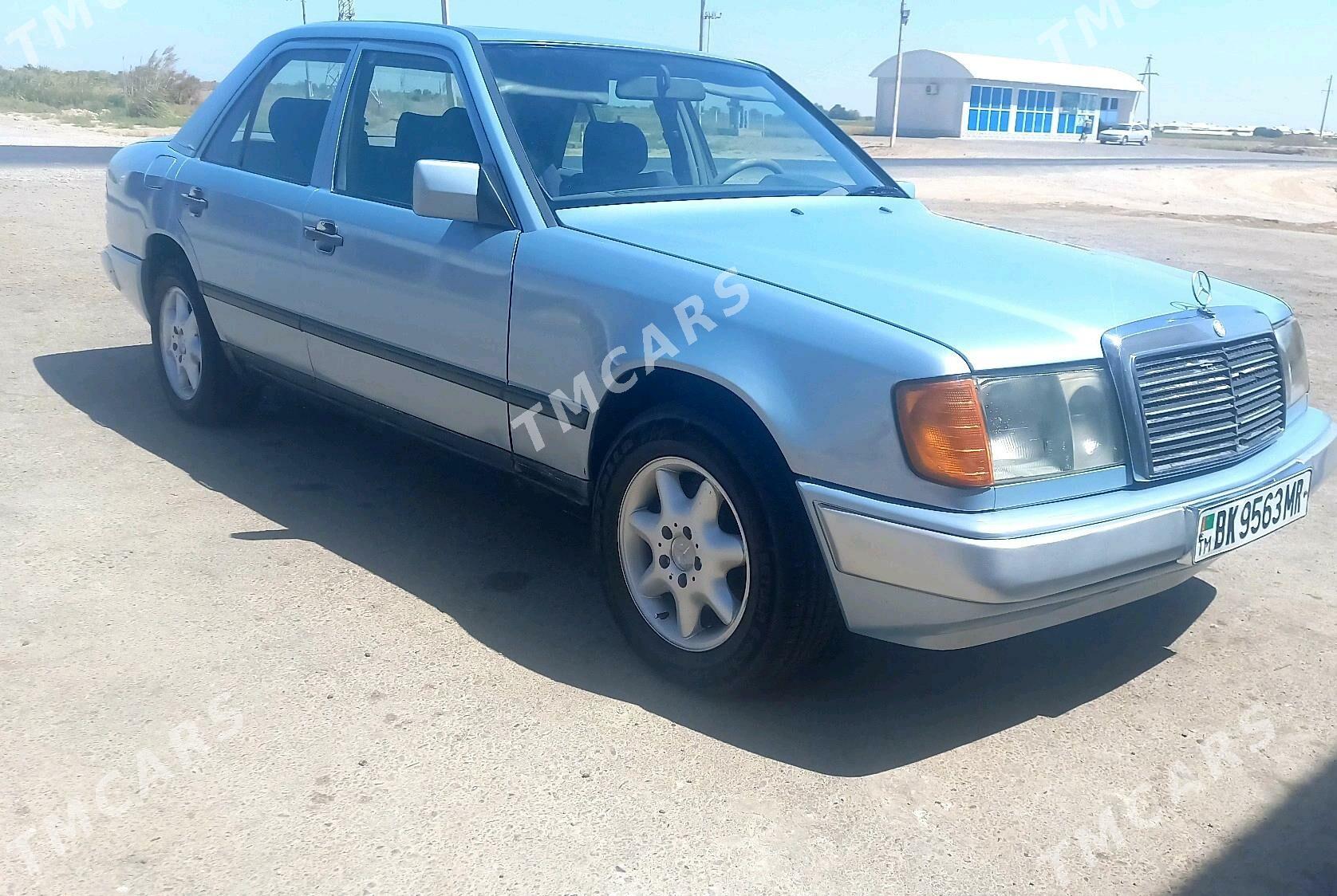 Mercedes-Benz 230E 1989 - 42 000 TMT - Сакарчага - img 3
