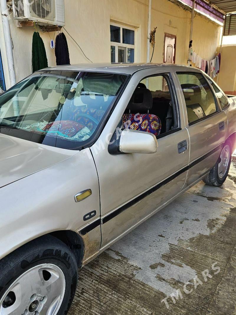 Opel Vectra 1990 - 23 000 TMT - Бахарден - img 3